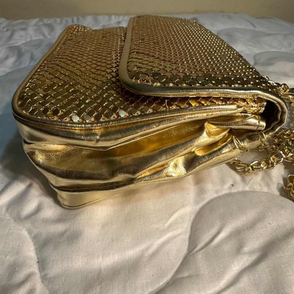 Gold flashy cross body purse - Picture 5 of 11
